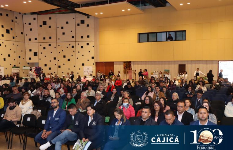Más de 300 personas participaron en el III |Foro Regional de Integración Comercial| en |Cajicá|