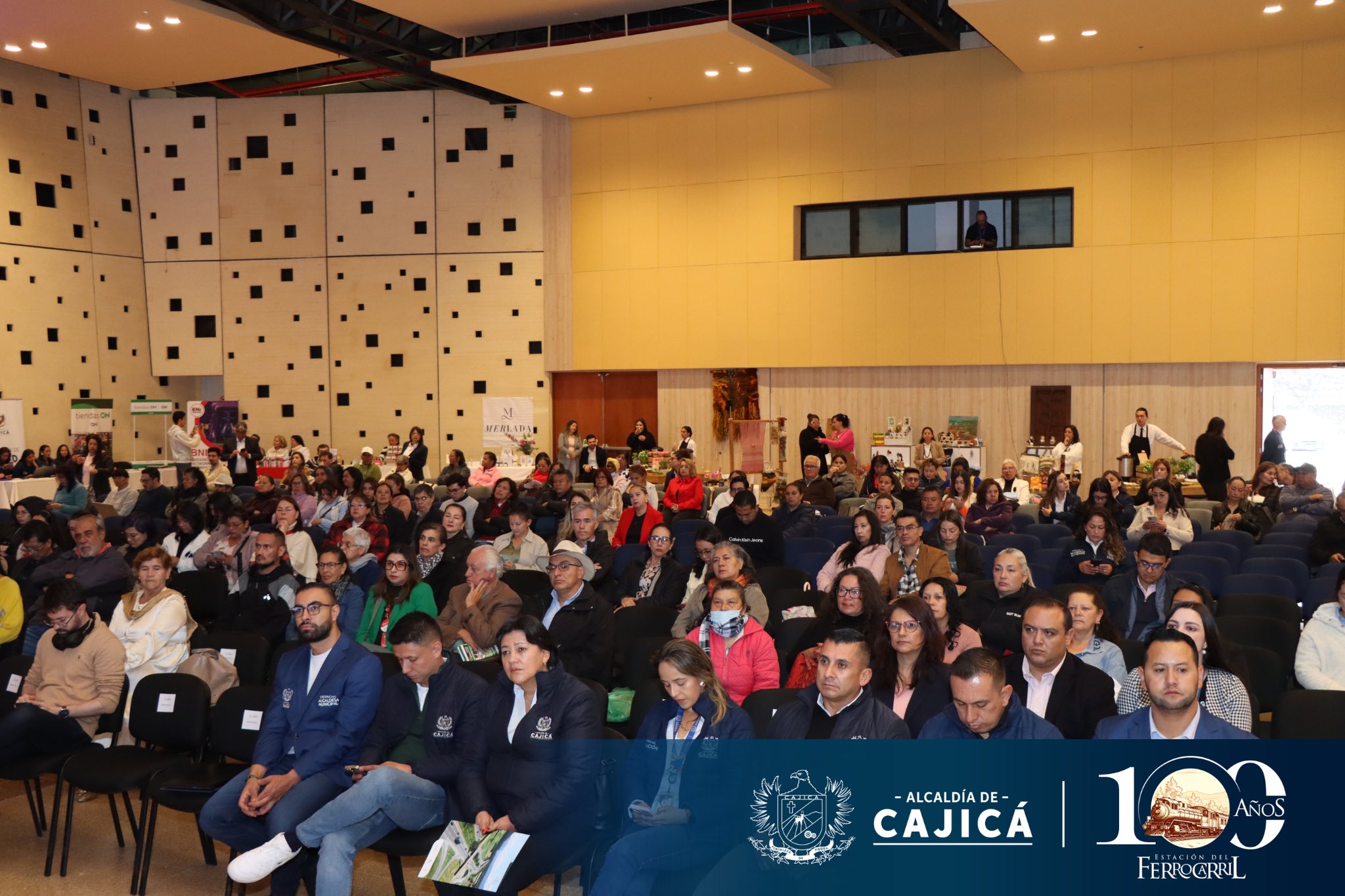 Más de 300 personas participaron en el III |Foro Regional de Integración Comercial| en |Cajicá|