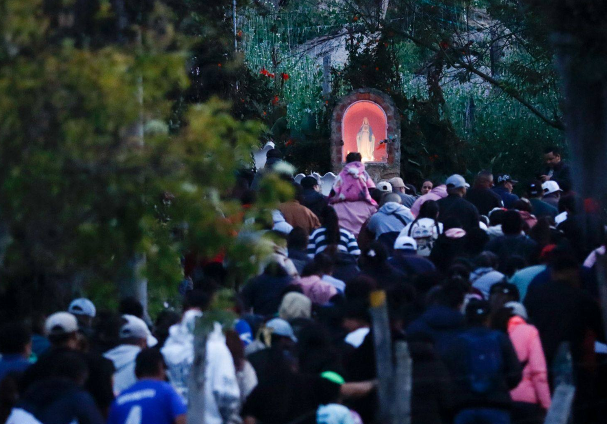 Multitudinario |Viacrucis| de |Viernes Santo| reúne a creyentes en jornada de fe