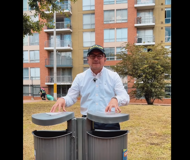 Instalan nuevas canecas para fortalecer la limpieza en |Zipaquirá| + Video