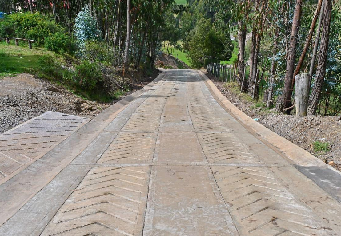 |Cundinamarca| entrega nueva |placa huella| en |Sutatausa| y fortalece inversión con las JAC