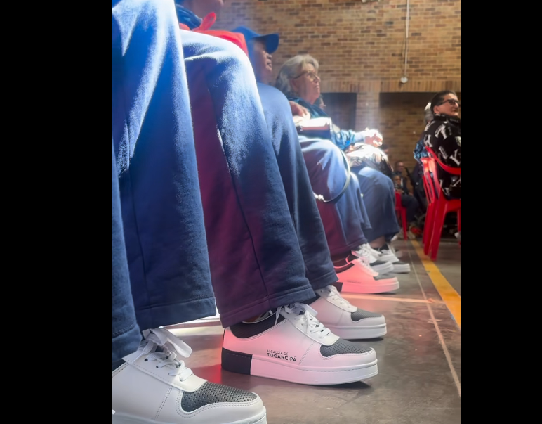 Entrega de |calzado| beneficia a 1.200 personas en |Tocancipá| + Video