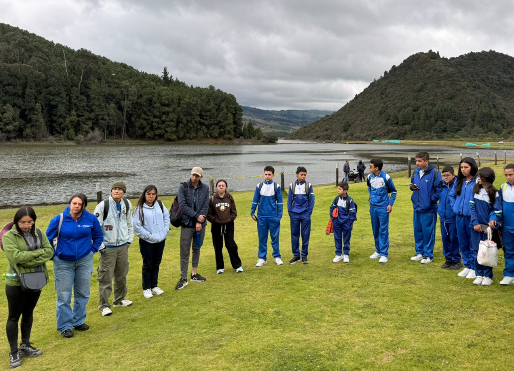 |Jornada ambiental| fortalece la restauración del |Embalse del Neusa| en |Cogua|