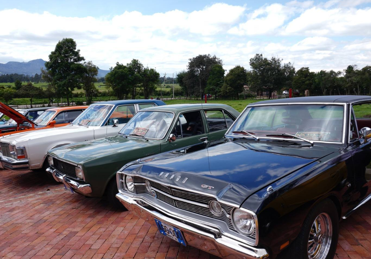 |Tenjo| cierra con éxito la tercera Exhibición de |Carros Antiguos|