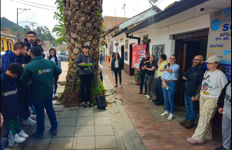 Autoridades y comunidad de |Tenjo| analizan situación de palmeras en el casco urbano