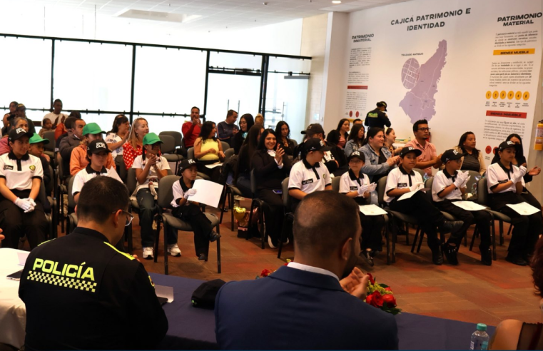 Graduación del programa de |Cívica Infantil| y Juvenil destaca compromiso y valores en |Cajicá|