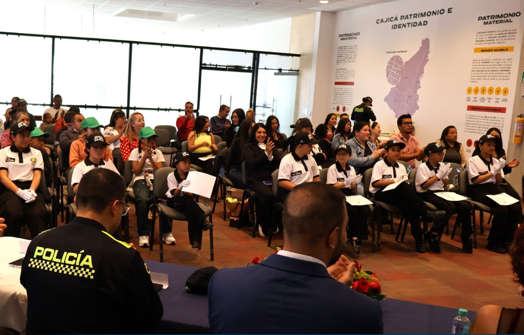 Graduación del programa de |Cívica Infantil| y Juvenil destaca compromiso y valores en |Cajicá|