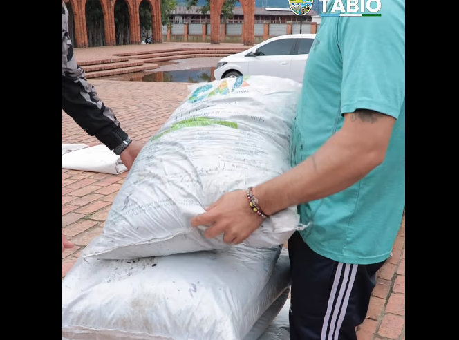 |Tabio| entregó 100 bultos de abono orgánico para fortalecer al |sector agropecuario| + Video