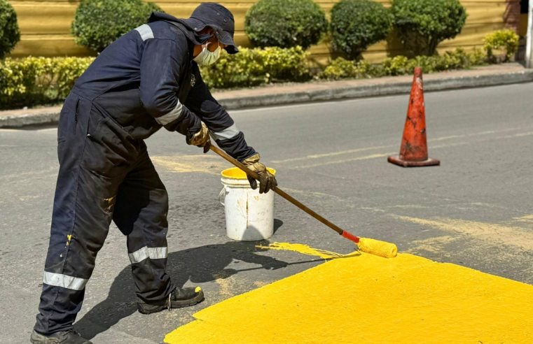 |Chía| avanza en |demarcación vial| y retiro de |señalización obsoleta|