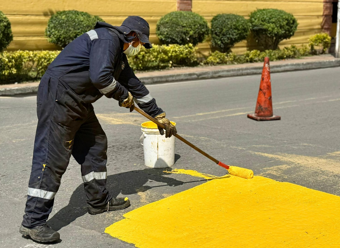 |Chía| avanza en |demarcación vial| y retiro de |señalización obsoleta|