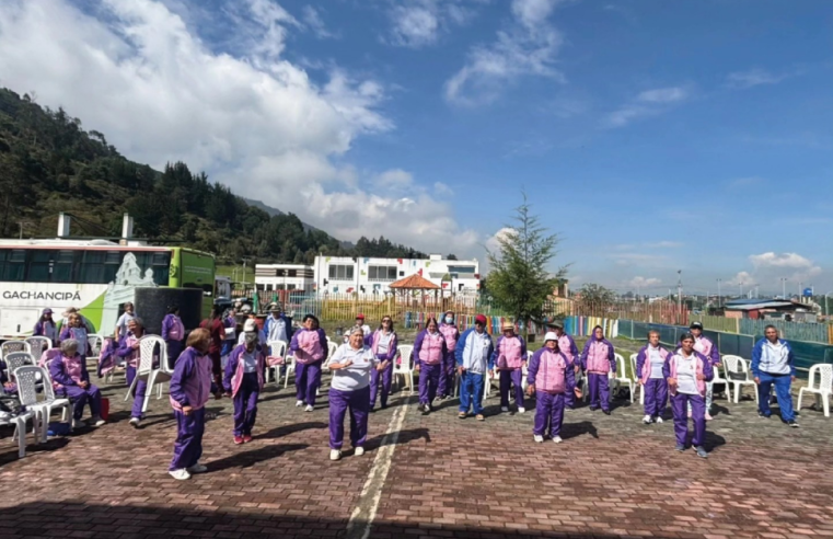 |Adultos mayores| de |Gachancipá| fortalecen su bienestar con jornadas de |actividad física|