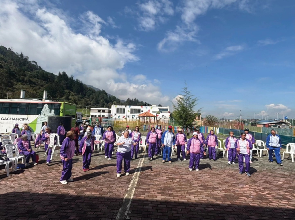 |Adultos mayores| de |Gachancipá| fortalecen su bienestar con jornadas de |actividad física|
