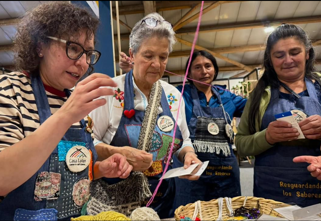 Tejedoras de |Guatavita| resaltan la memoria y tradición en la |FILBo 2026|