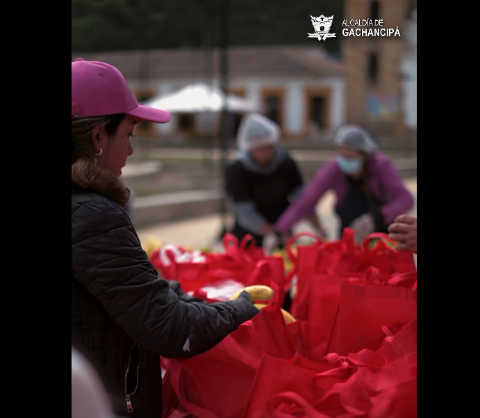 |Gachancipá| entrega mercados a |adultos mayores| y personas con discapacidad + Video