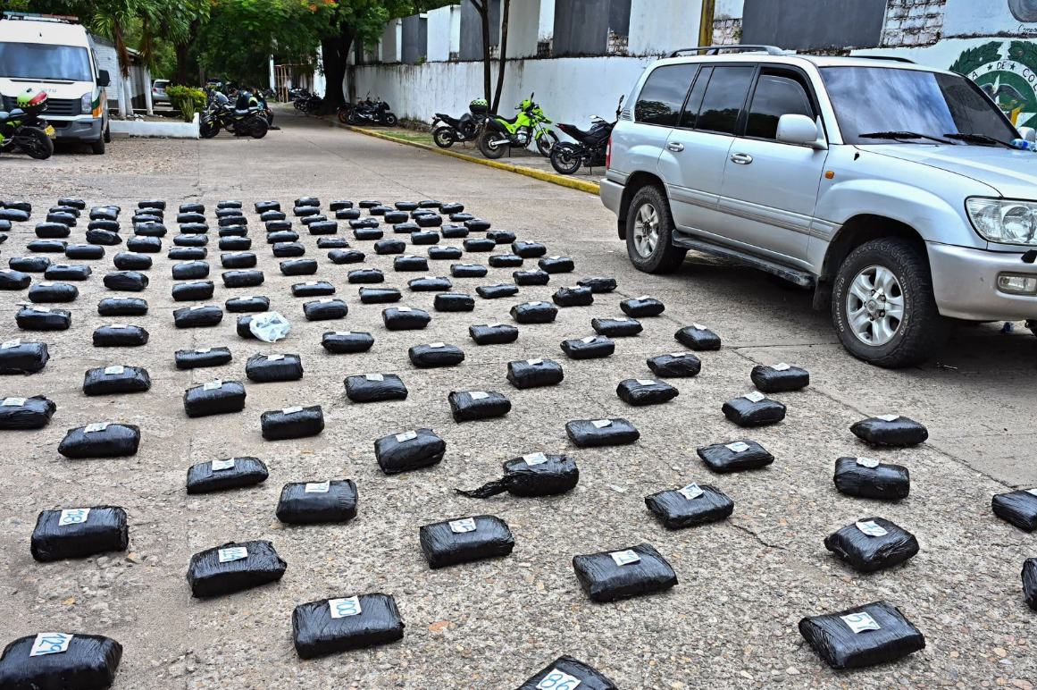 |Incautan| 412 kilos de |marihuana| en puesto de control en |Ricaurte|