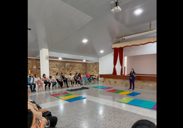 Realizan primera sesión del |curso de maternidad| y |paternidad| + Video