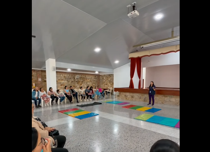 Realizan primera sesión del |curso de maternidad| y |paternidad| + Video