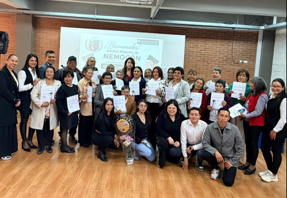 |Adultos mayores| de |Nemocón| se graduaron en curso de |alfabetización digital|
