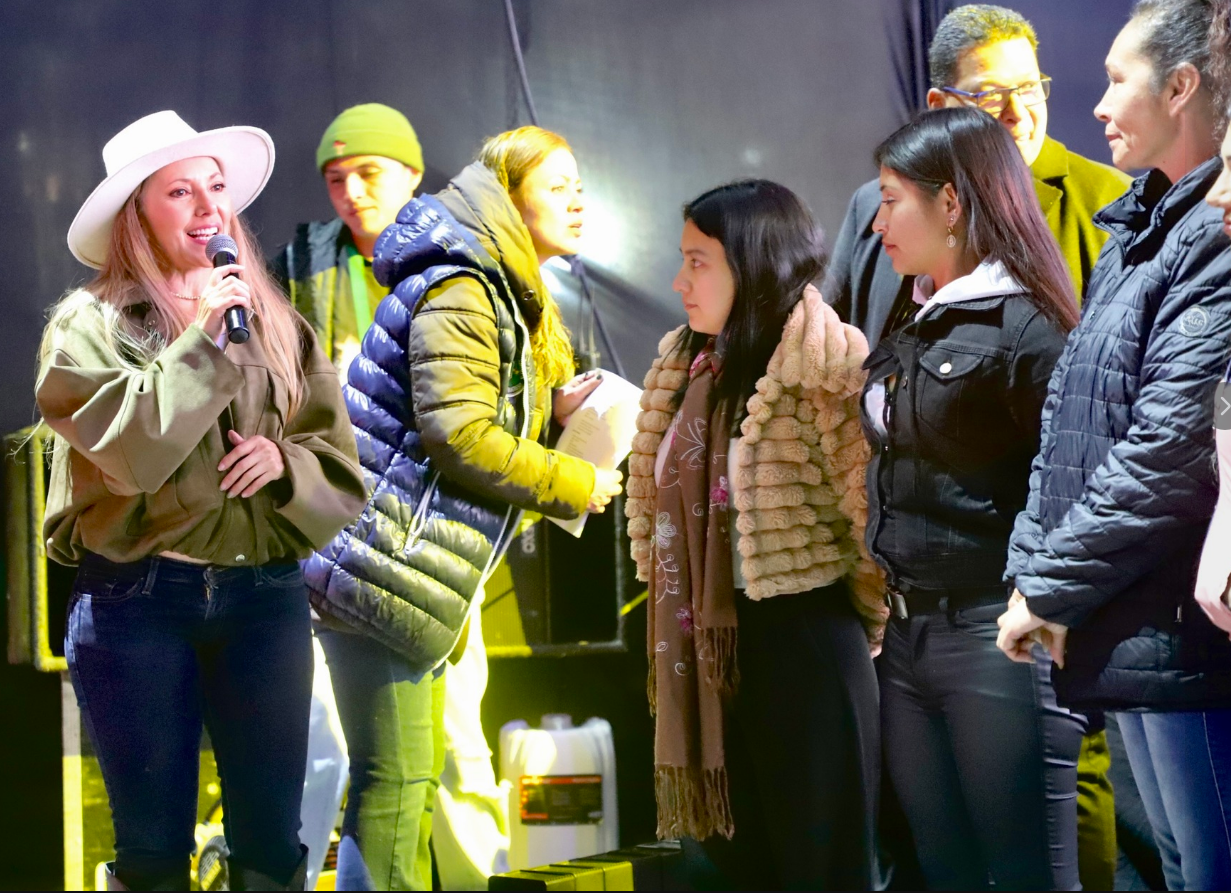 |MomFest| homenajeó a madres |tocancipeñas| con regalos y reconocimiento a su labor
