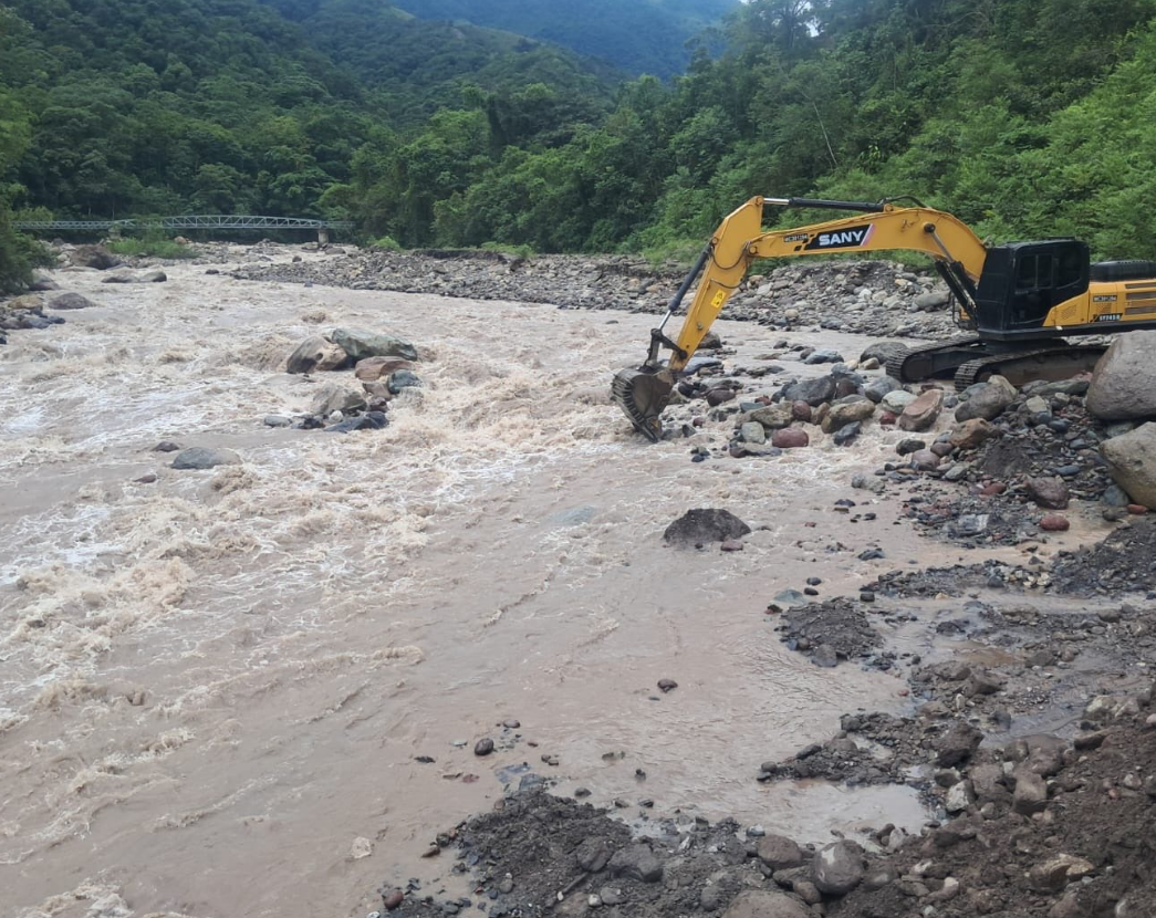 Fuertes |lluvias| generan |emergencias viales| en varios municipios de |Cundinamarca|