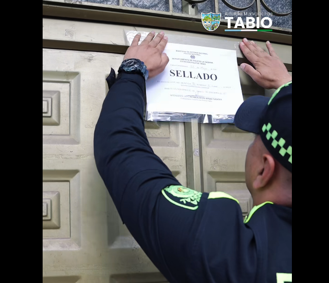 Autoridades realizan |cierre de establecimiento| por incumplimiento de la normatividad + Video
