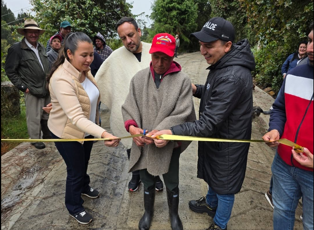 Inauguran nueva |placahuella| en el sector La Martina de |Cogua|