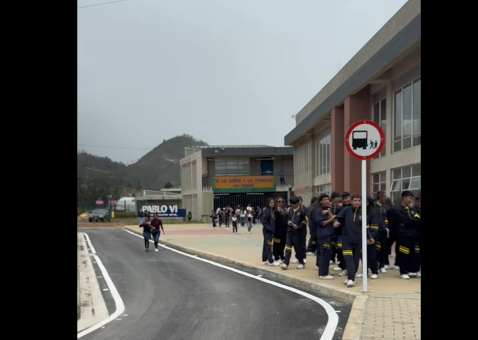 Entregan oficialmente la vía del Colegio Pablo VI en el municipio de |Sopo| + Video