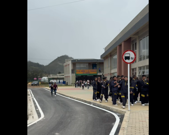 Entregan oficialmente la vía del Colegio Pablo VI en el municipio de |Sopo| + Video