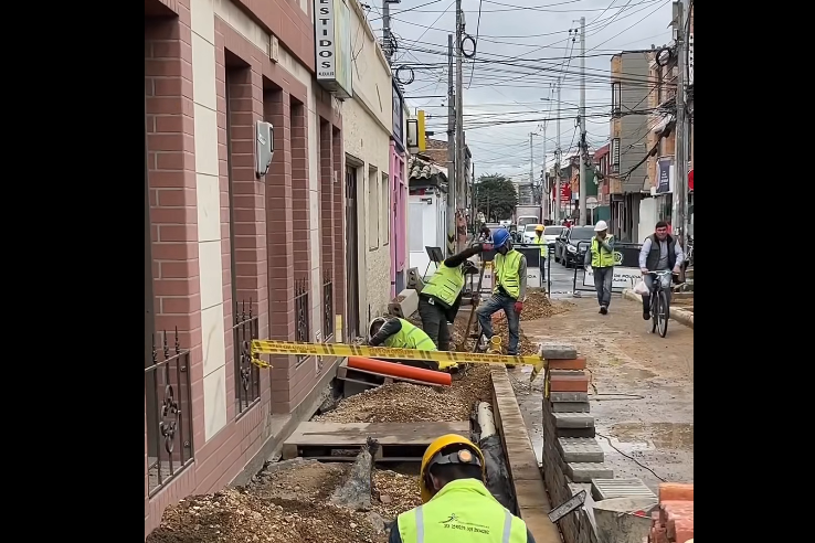 Avanza la rehabilitación de |andenes| para mejorar la |movilidad| peatonal en |Cajicá| + Video